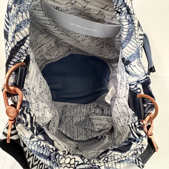 Lululemon | Wanderlust Diversity Bag 2015 | Winged Mosaic White Blue | NWOT - Picture 7 of 16